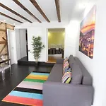 Apartment Pied-a-terre Tram 28 *