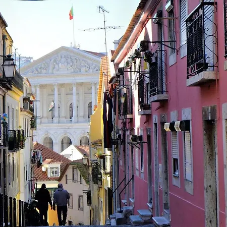 Pied-a-terre Tram 28 *