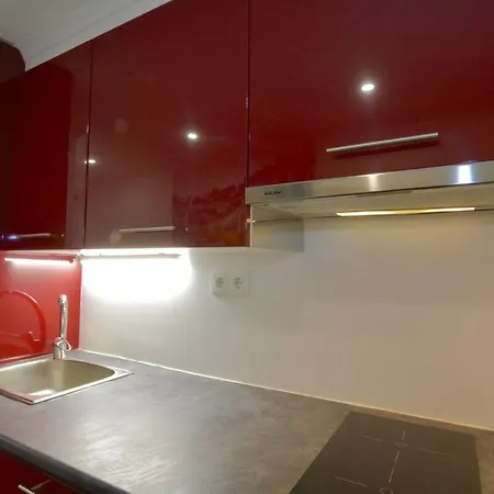 Pied-à-terre Tram 28 *