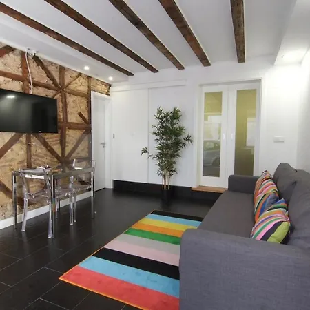 Pied-à-terre Tram 28 * Lisboa